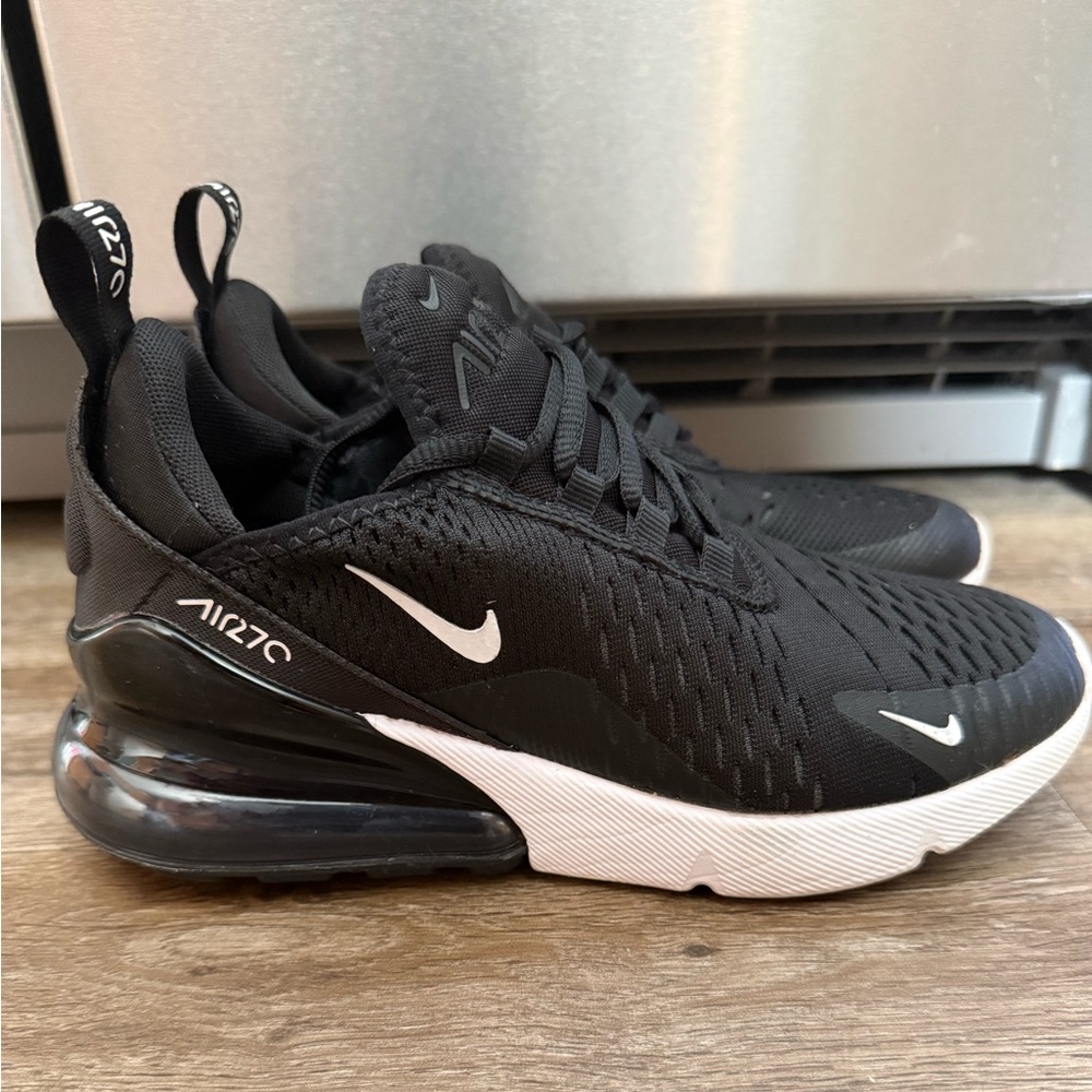 Pre-Owned Nike Air Max 270 Black and White Sneakers size 4Y